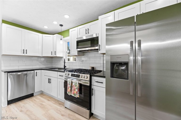 1933 10th Street, Cuyahoga Falls, OH - Photo 8