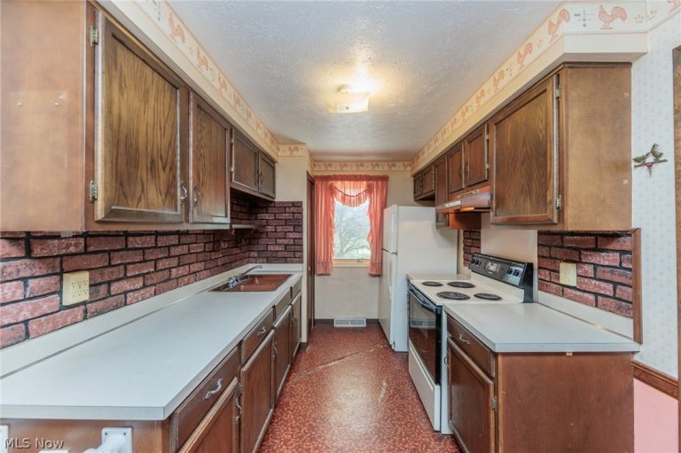 20598 Homestead Park Drive, Strongsville, OH - Photo 5
