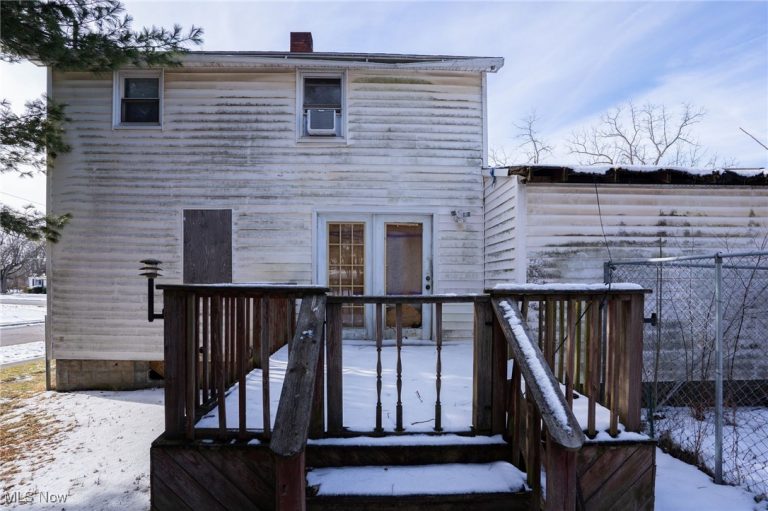 2143 Central Parkway Avenue, Warren, OH - Photo 8