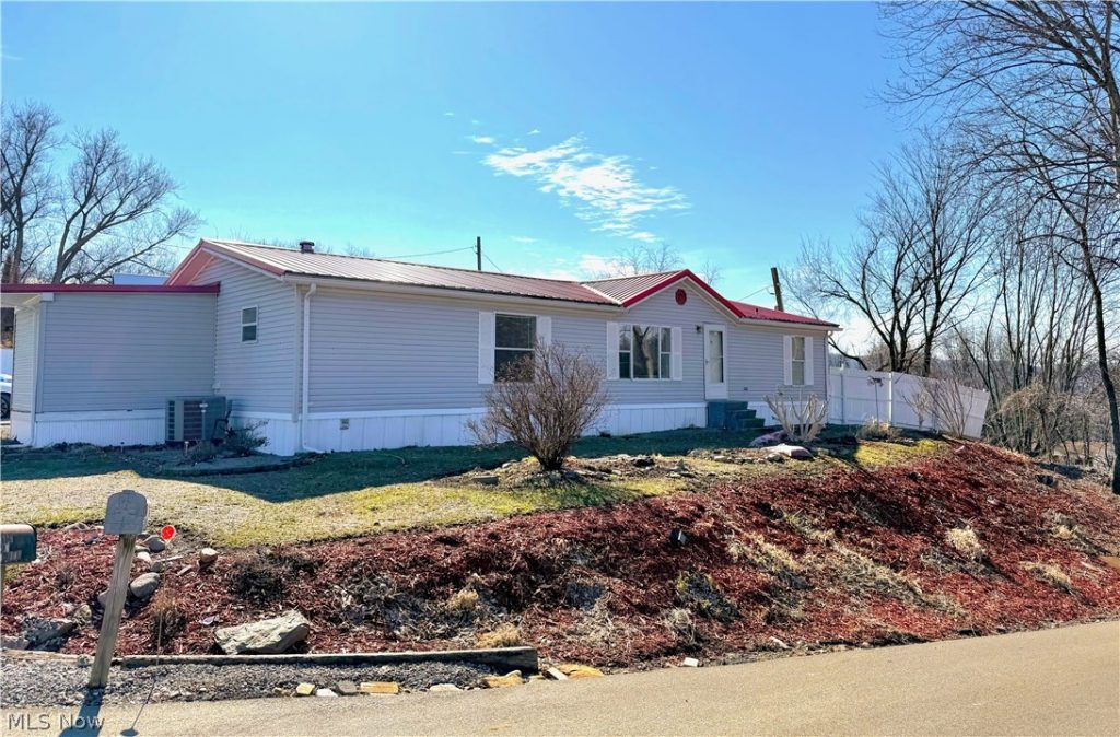 14 Hector Avenue, Chester, WV