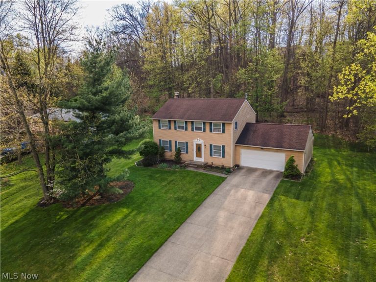 8732 Melody Lane, Macedonia, OH - Photo 4