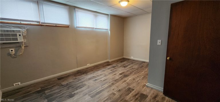 638 Robbins Avenue, Niles, OH - Photo 8