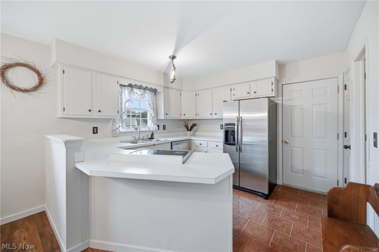 1740 Hearthside Drive, Salem, OH - Photo 6