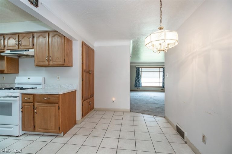 5531 Briarcliff Drive, Garfield Heights, OH - Photo 5