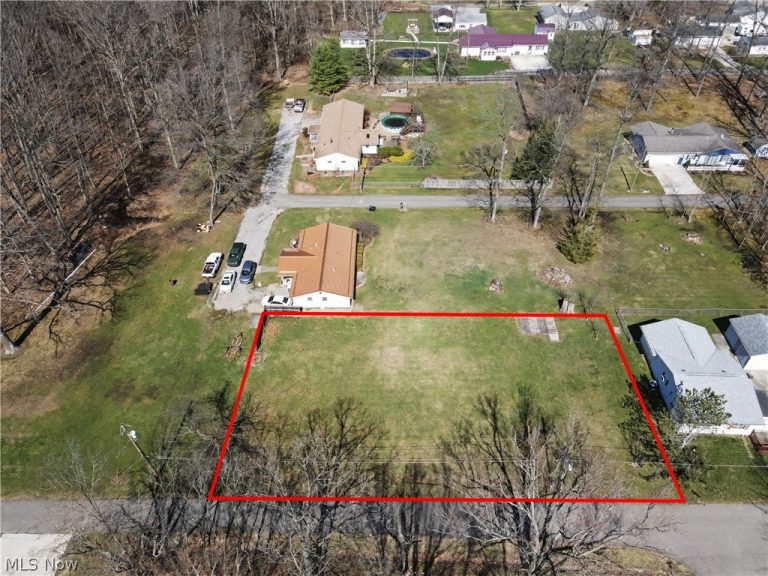 17972 Davis Road, Lake Milton, OH - Photo 3