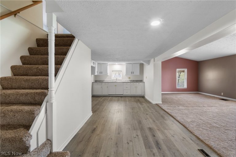 2523 Sherr Avenue, Canton, OH - Photo 6