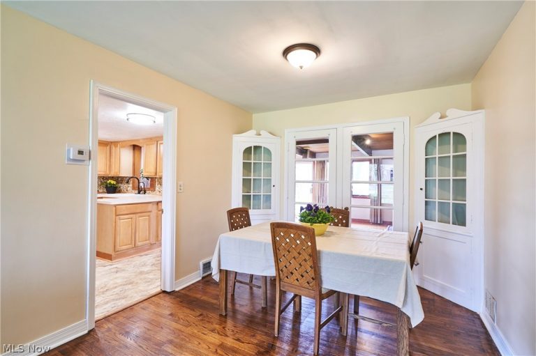 1360 Croyden Road, Lyndhurst, OH - Photo 5