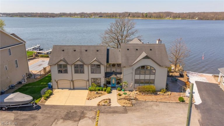 2154 River Road, Lake Milton, OH - Photo 2