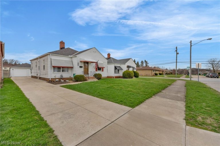 912 Dawnwood Drive, Parma, OH, 44134