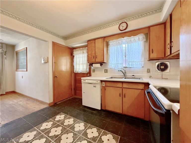 608 32nd Street, Vienna, WV - Photo 8