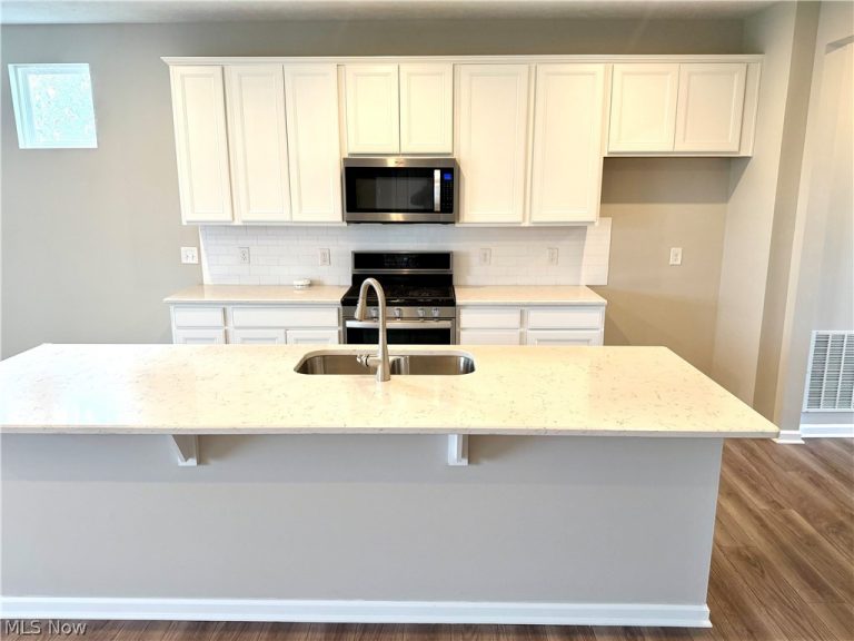 23755 Rebecca Lane, Columbia Station, OH - Photo 3