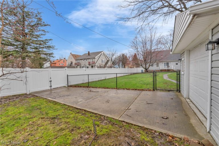 922 Cambridge Road, Cleveland Heights, OH - Photo 5