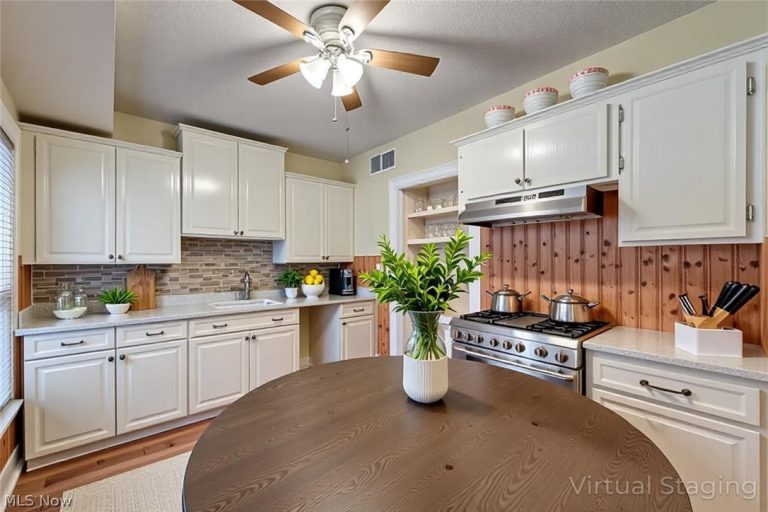 37948 Barnes Court, Willoughby, OH - Photo 2