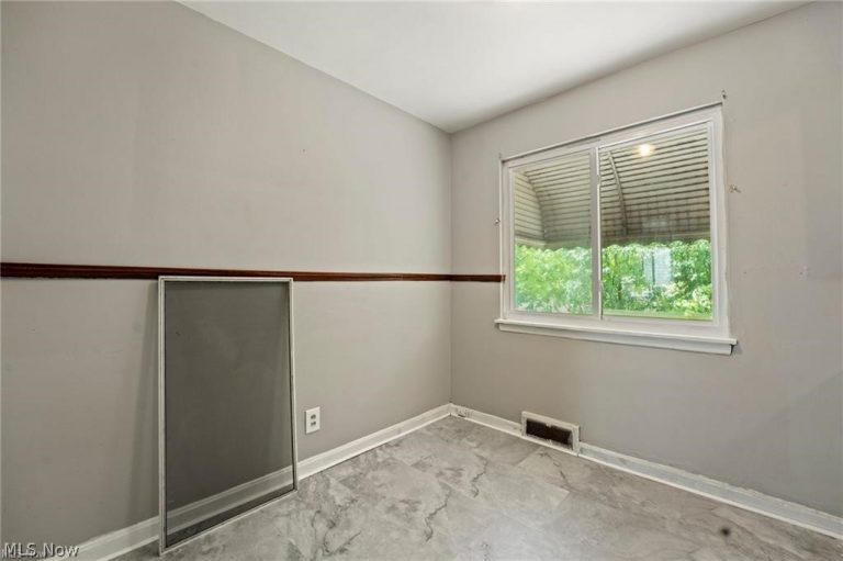 14625 Milverton Road, Cleveland, OH - Photo 8