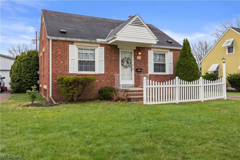 137 Lafayette Street, Elyria, OH - Photo 2