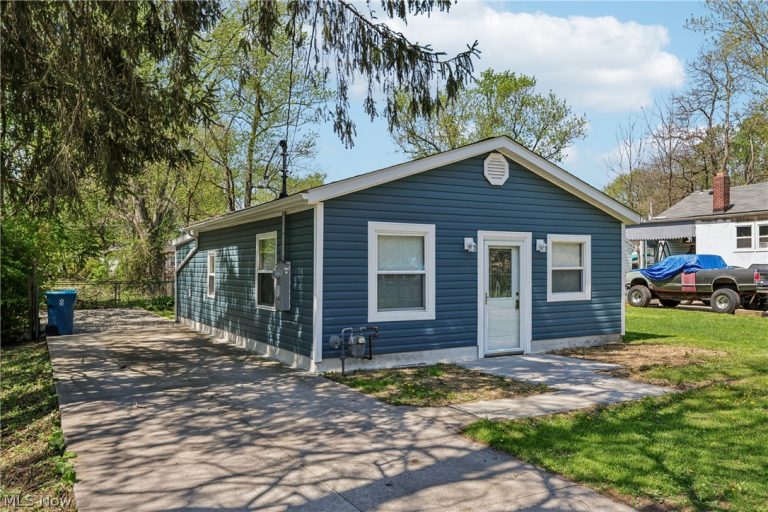 1424 5th Street, Lakemore, OH - Photo 4