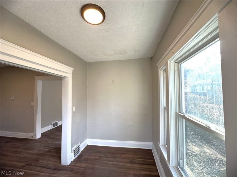 1672 Lockwood Avenue #5, East Cleveland, OH - Photo 6