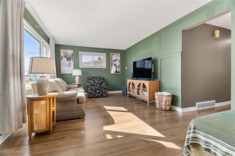 584 Hilbish Avenue, Akron, OH - Photo 3