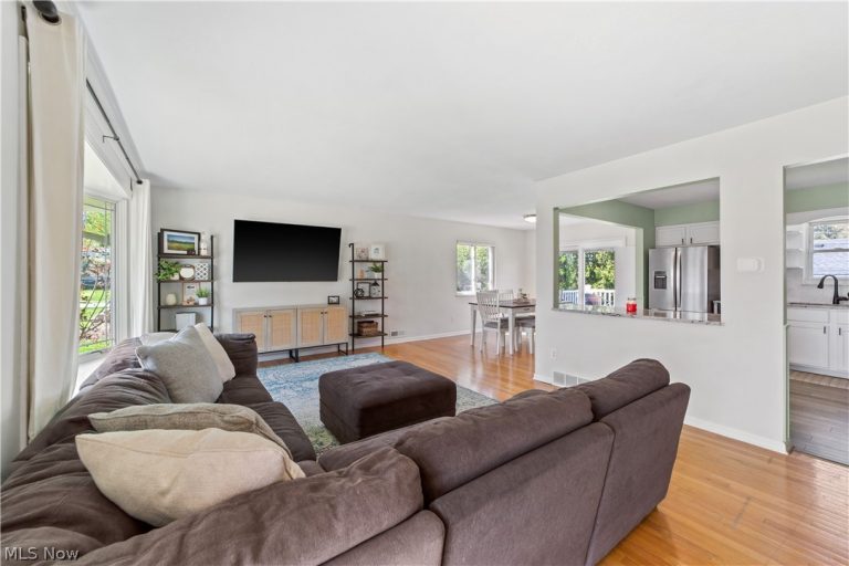 4040 213th Street, Fairview Park, OH - Photo 3
