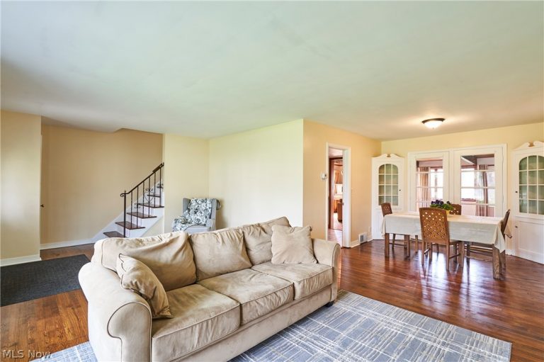 1360 Croyden Road, Lyndhurst, OH - Photo 2