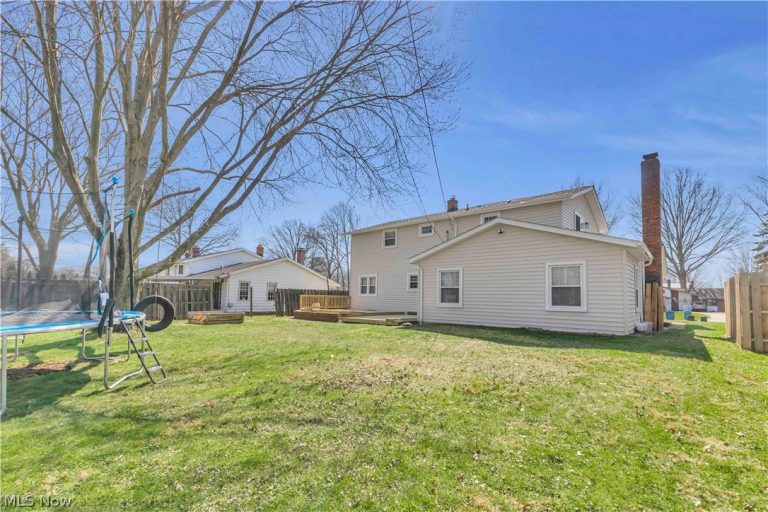 26928 Fairfax Lane, North Olmsted, OH - Photo 5