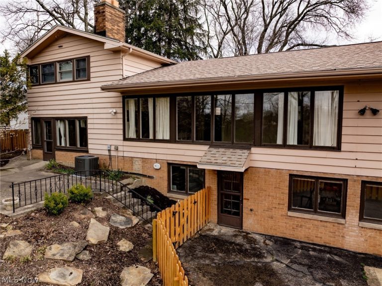 25510 Bryden Road, Beachwood, OH - Photo 3