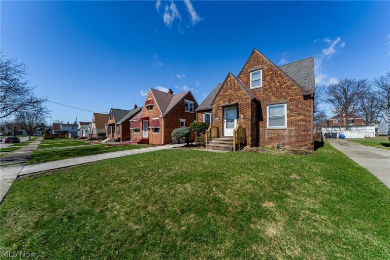 15705 Throckley Avenue, Cleveland, OH - Photo 4