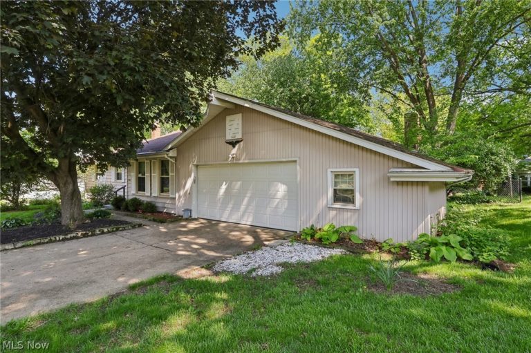 612 Forest Ridge Drive, Boardman, OH - Photo 3
