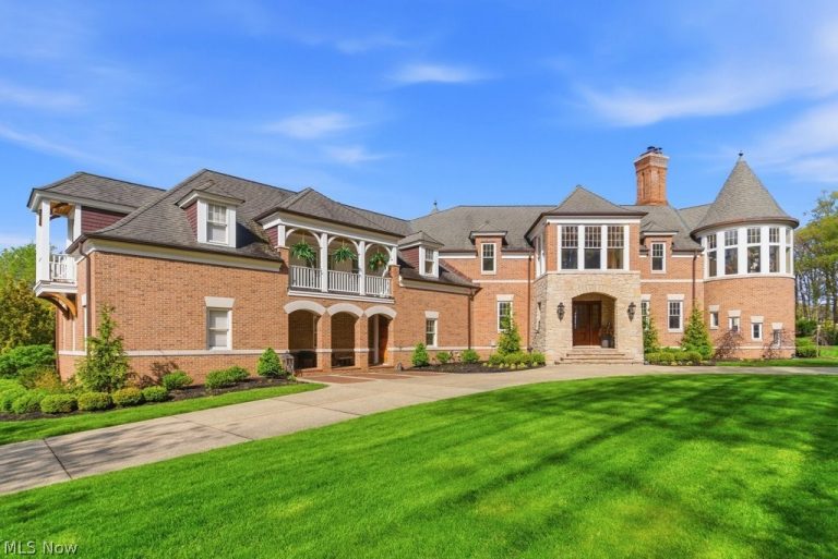352 Bingham Court, Bratenahl, OH, 44108