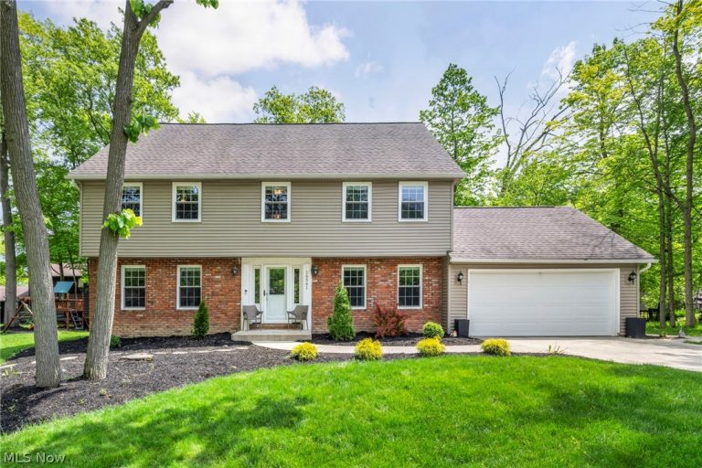 16561 White Oaks Drive, Strongsville, OH, 44136