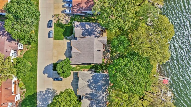 1819 Harbour Circle, Canton, OH - Photo 6