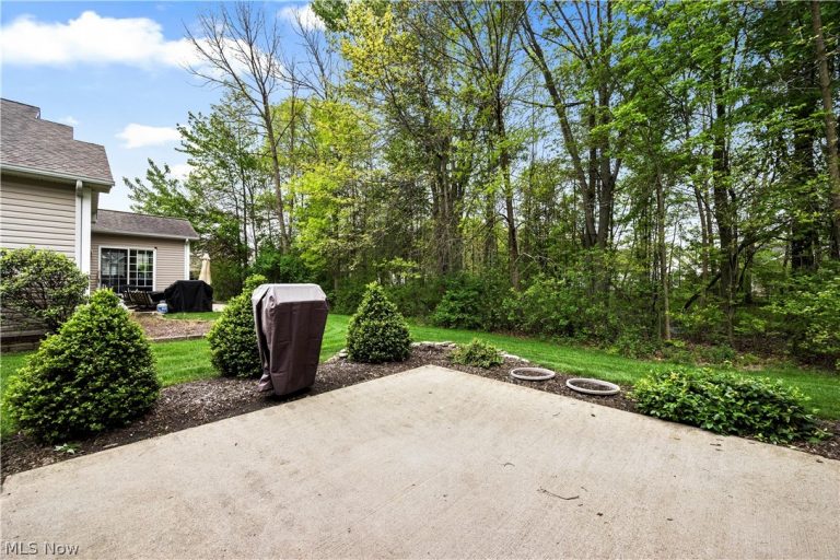 33888 Maple Ridge Boulevard, Avon, OH - Photo 6