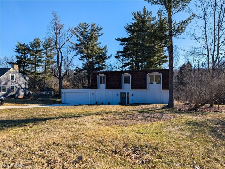 9411 Barr Road, Brecksville, OH, 44141