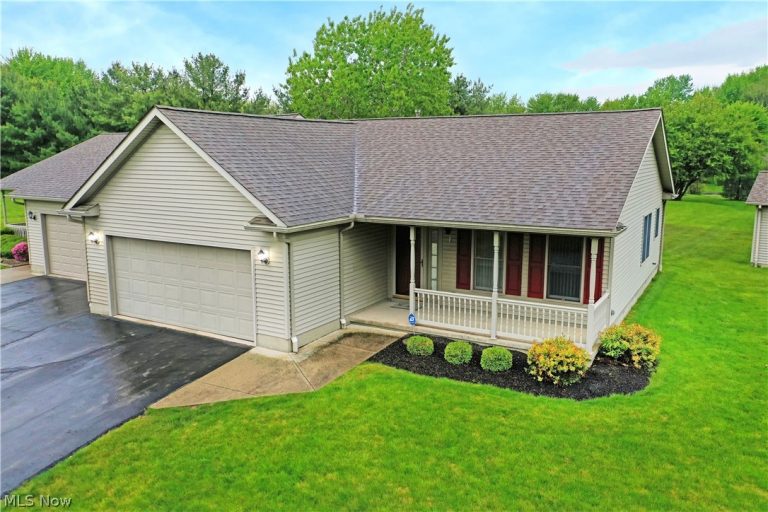 5180 Winthrop Drive, Austintown, OH - Photo 3