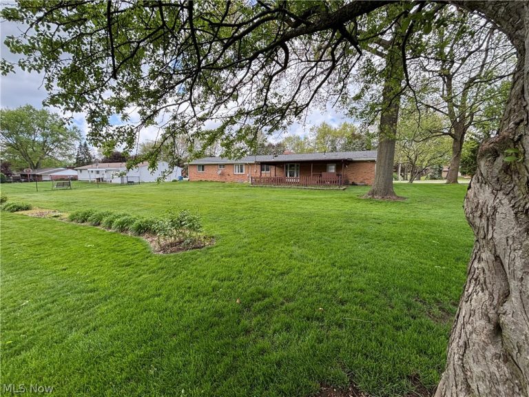 2552 Applegrove Street, North Canton, OH - Photo 2