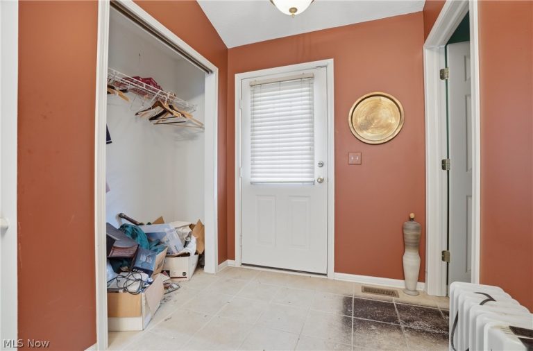 560 Canterbury Lane, Sagamore Hills, OH - Photo 3