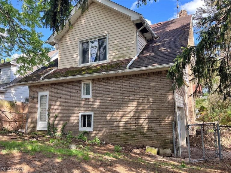 2464 4th Street, Cuyahoga Falls, OH - Photo 2