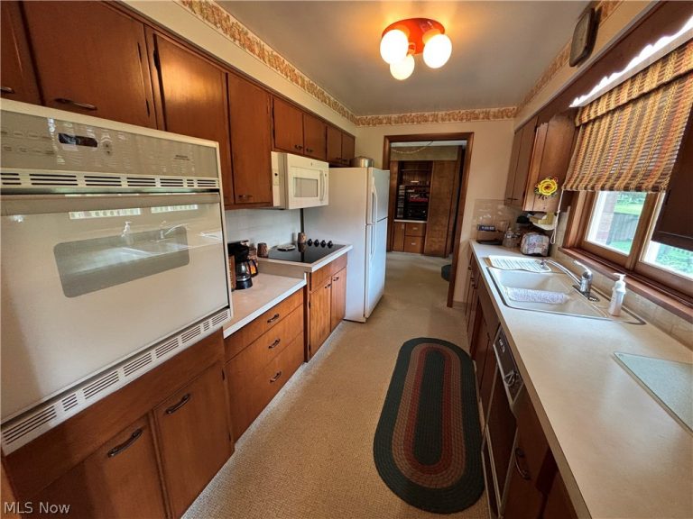 2552 Applegrove Street, North Canton, OH - Photo 6