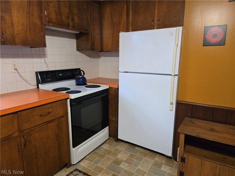 2446 Vestal Road, Youngstown, OH - Photo 5