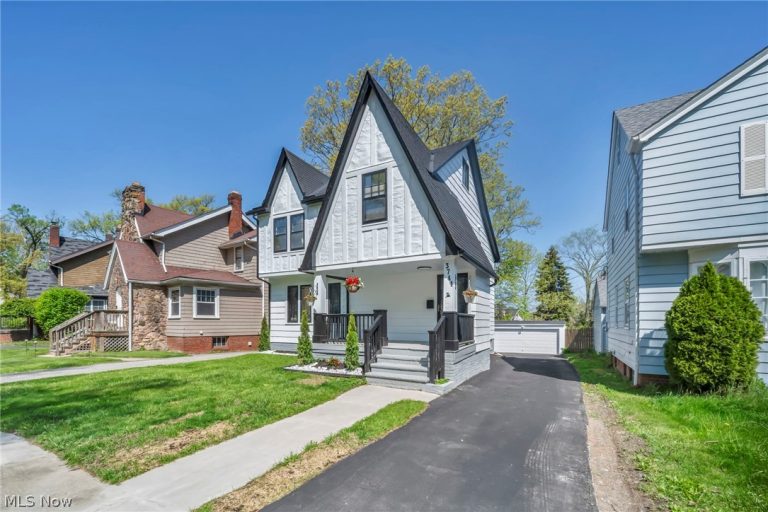 3741 Woodridge Road, Cleveland Heights, OH - Photo 3