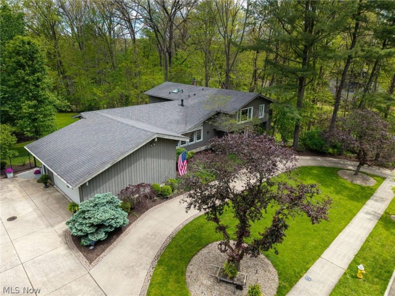 631 Rocky Hollow Drive, Akron, OH - Photo 4