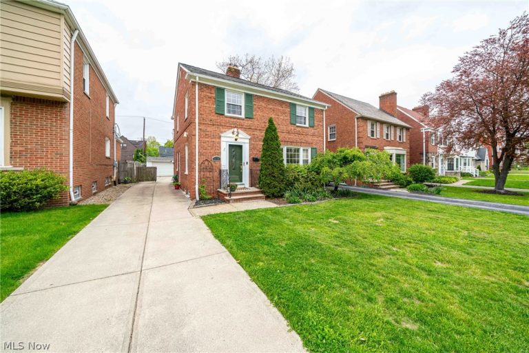 3678 Lynnfield Road, Shaker Heights, OH - Photo 2