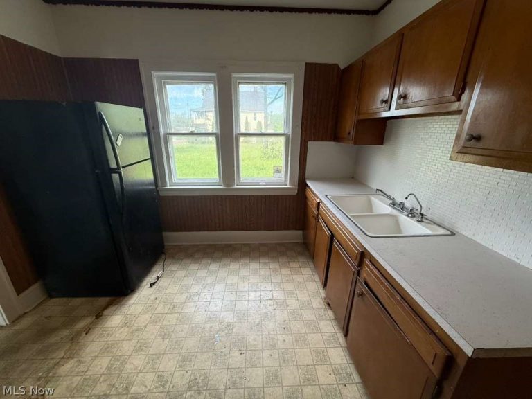 13305 Ferris Avenue, Cleveland, OH - Photo 2
