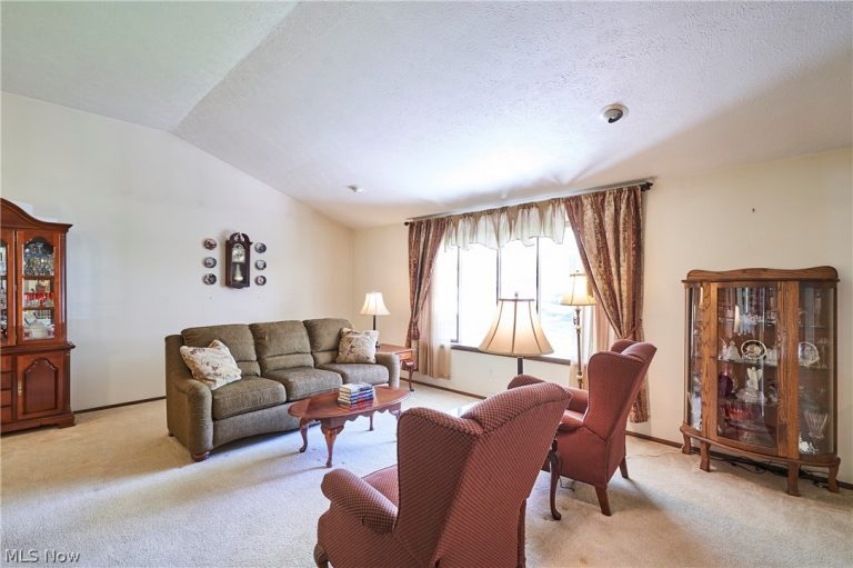 34138 Gem Circle, North Ridgeville, OH - Photo 2