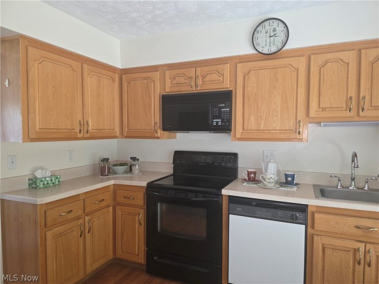 6783 Kirkwood Drive, Mentor, OH - Photo 4