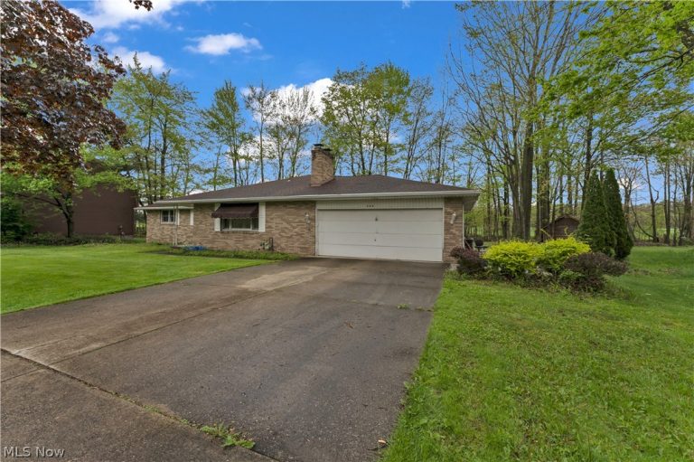 306 Colonial Drive, Cortland, OH, 44410