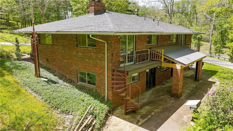 1050 Park Circle, Girard, OH - Photo 5