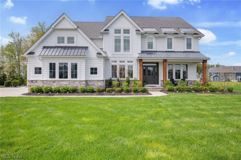 534 Port Drive, Avon Lake, OH, 44012