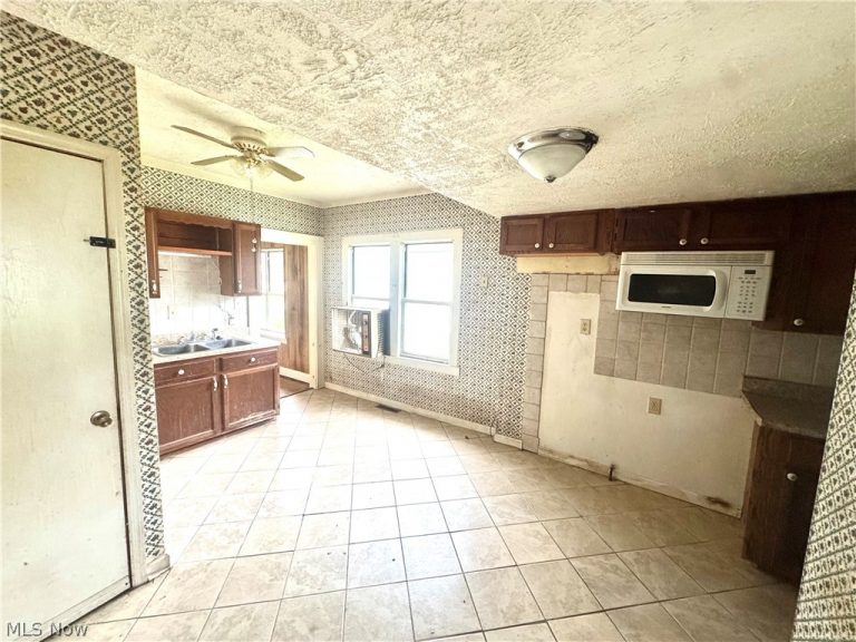 4300 7th Avenue, Vienna, WV - Photo 3