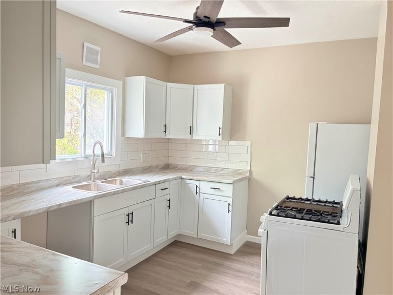 1350 Russell Road, Cleveland, OH - Photo 4
